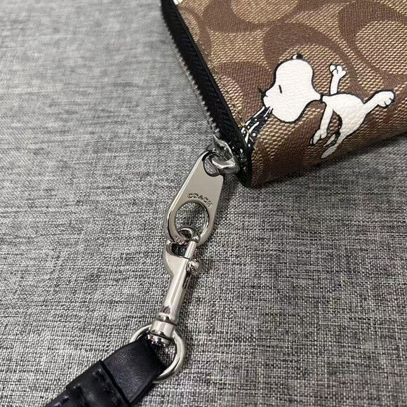NEW COACH PEANUTS Round Zip Long Wallet Snoopy Black Round Zipper - Picture 6 of 9